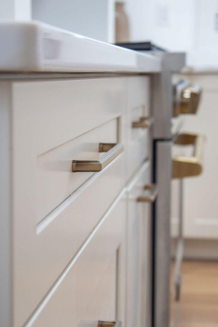 antiqued-brass-cabinet-hardware-for-kitchen