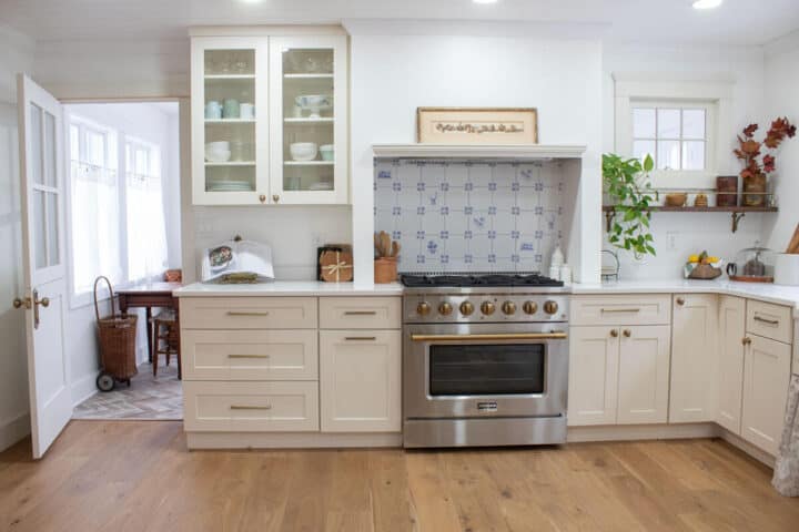 kitchen-reno-with-antique-brass-kitchen-cabient-hardware-the-honeycomb-home