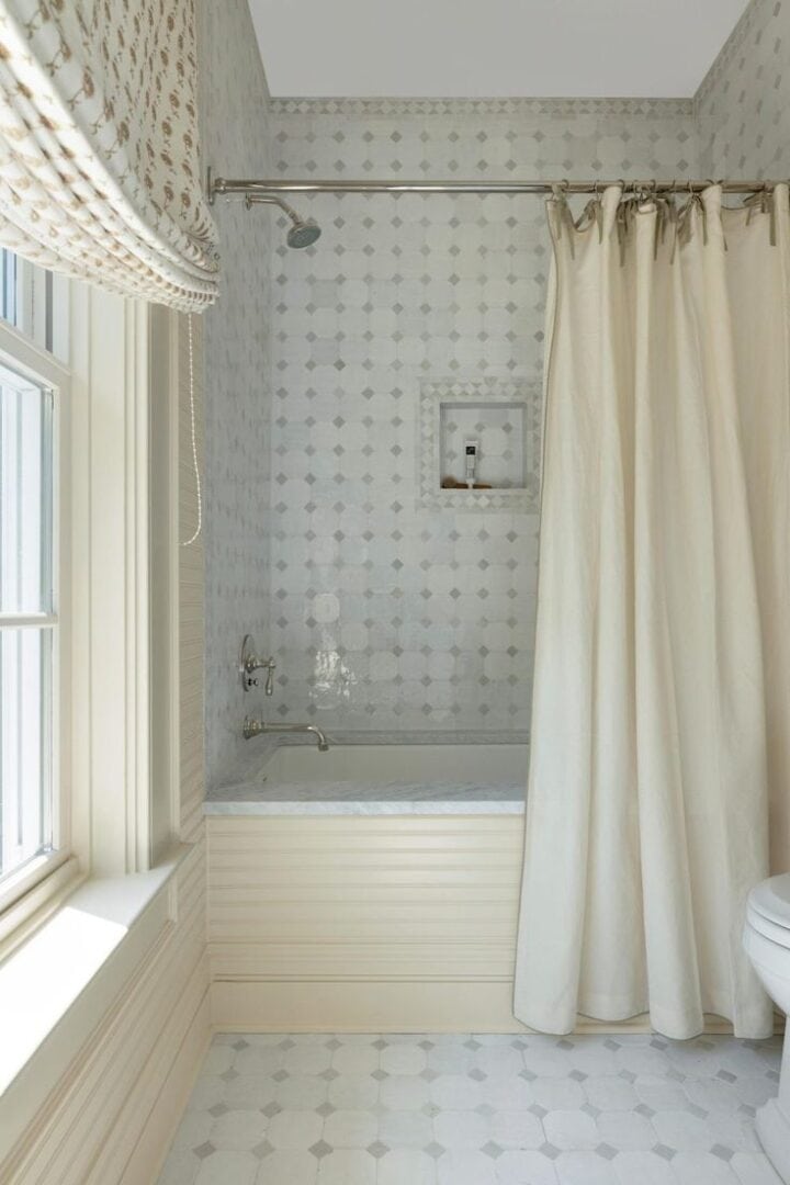 patterned-shower-tile