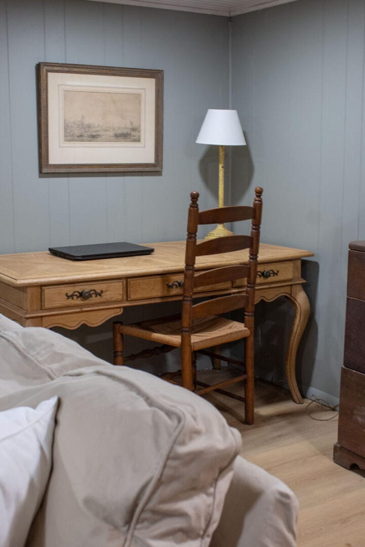 basement-office-ideas, man cave on a budget