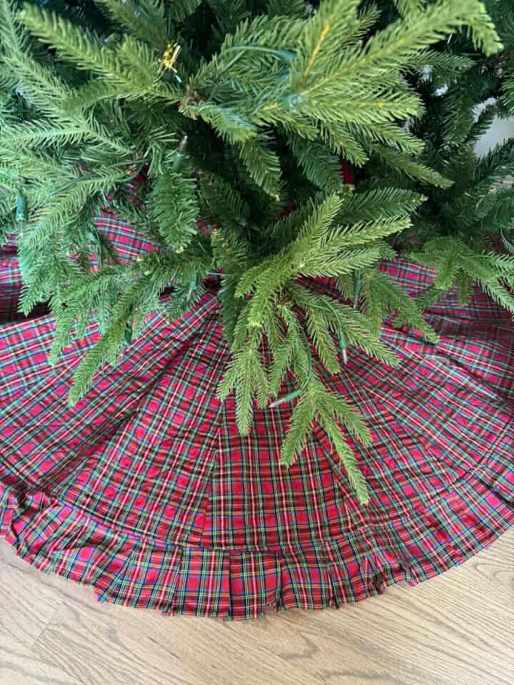 plaid-Christmas-tree-skirt tartan