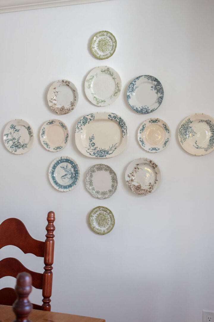 1-hanging-plates-on-wall-in-a-group