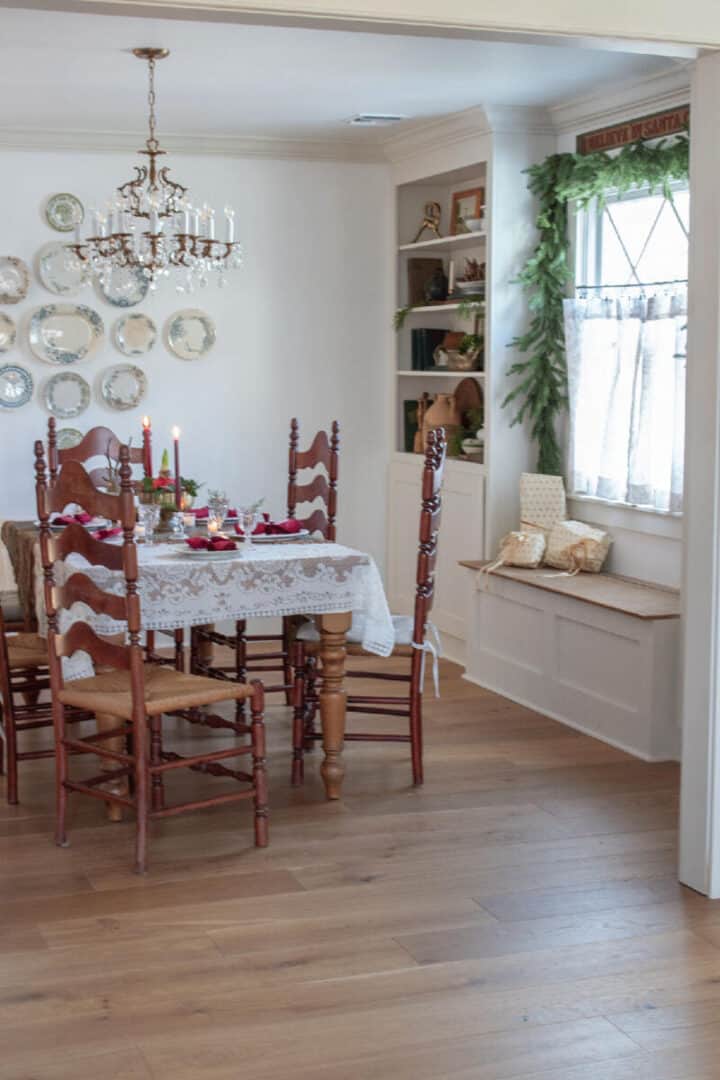 Christmas-dining-room-decor-The-Honeycomb-Home
