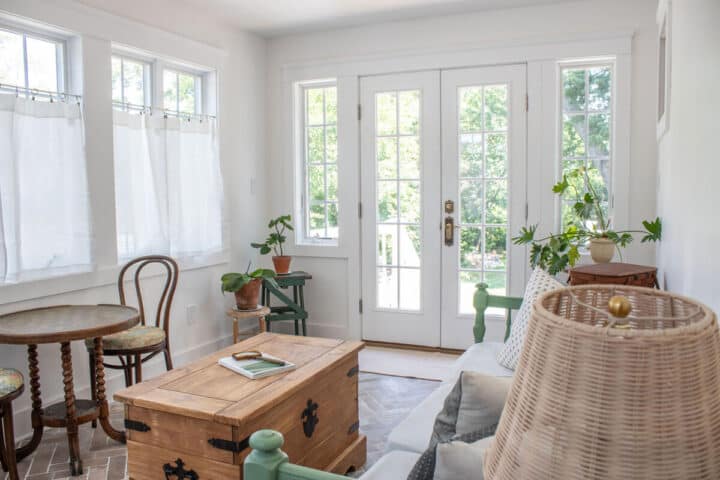 furniture-layout-for-sunroom