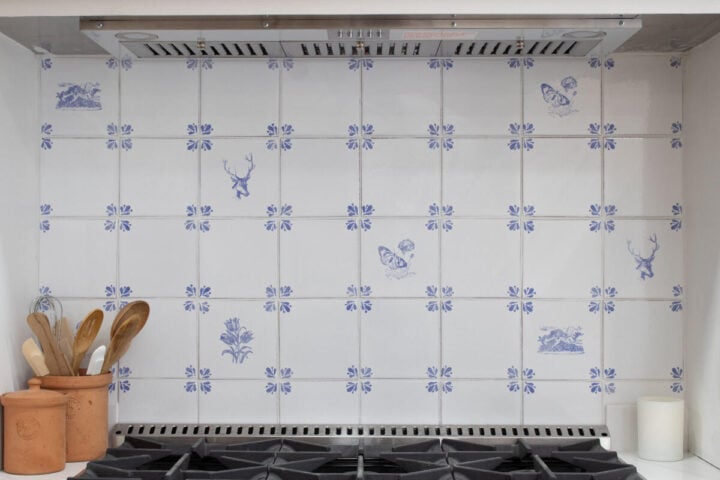 vintage-style-blue-and-white-kitchen-tiles