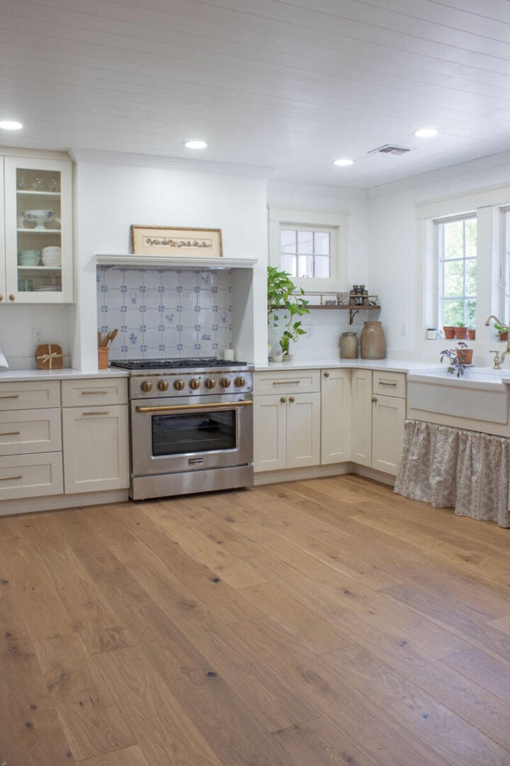 kitchen-renovation-ideas blue and white kitchen tile TheHoneycombHome.com