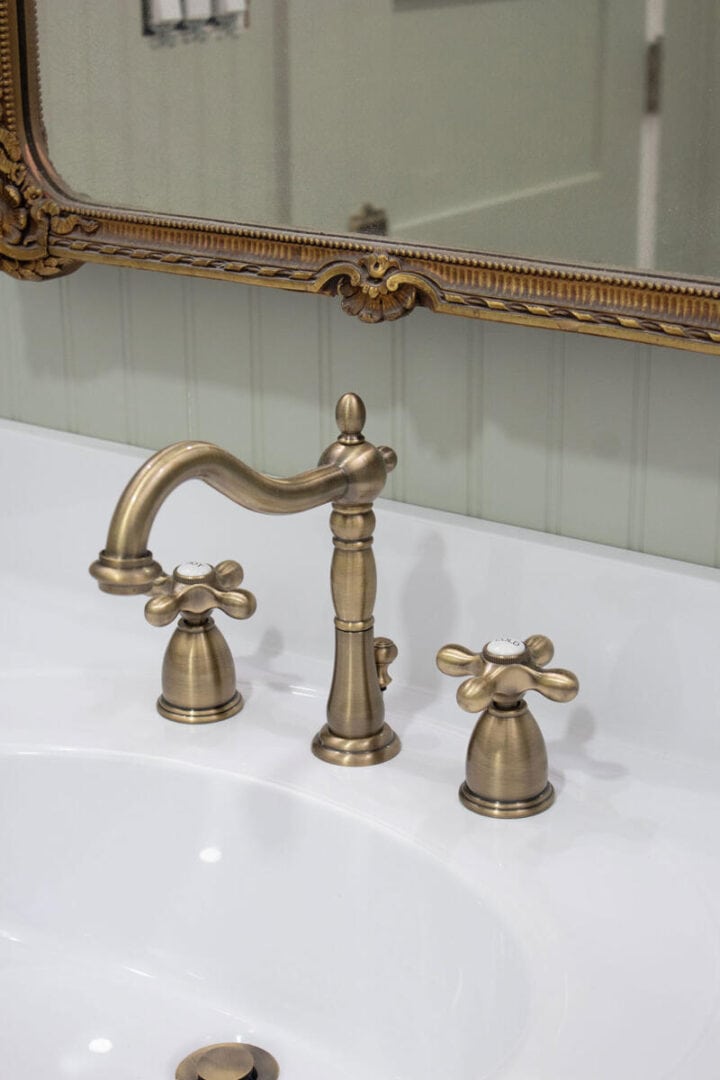 vintage-style-antique-brass-bathroom-faucet
