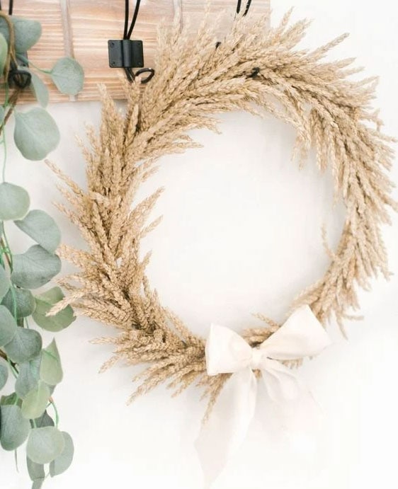 DIY minimalist wheat wreath