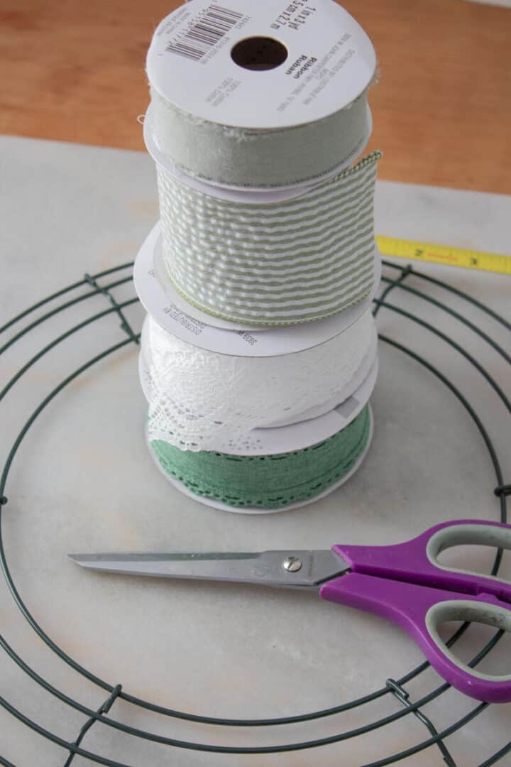 how-to-make-a-st-patricks-day-wreath-with-green-ribbon