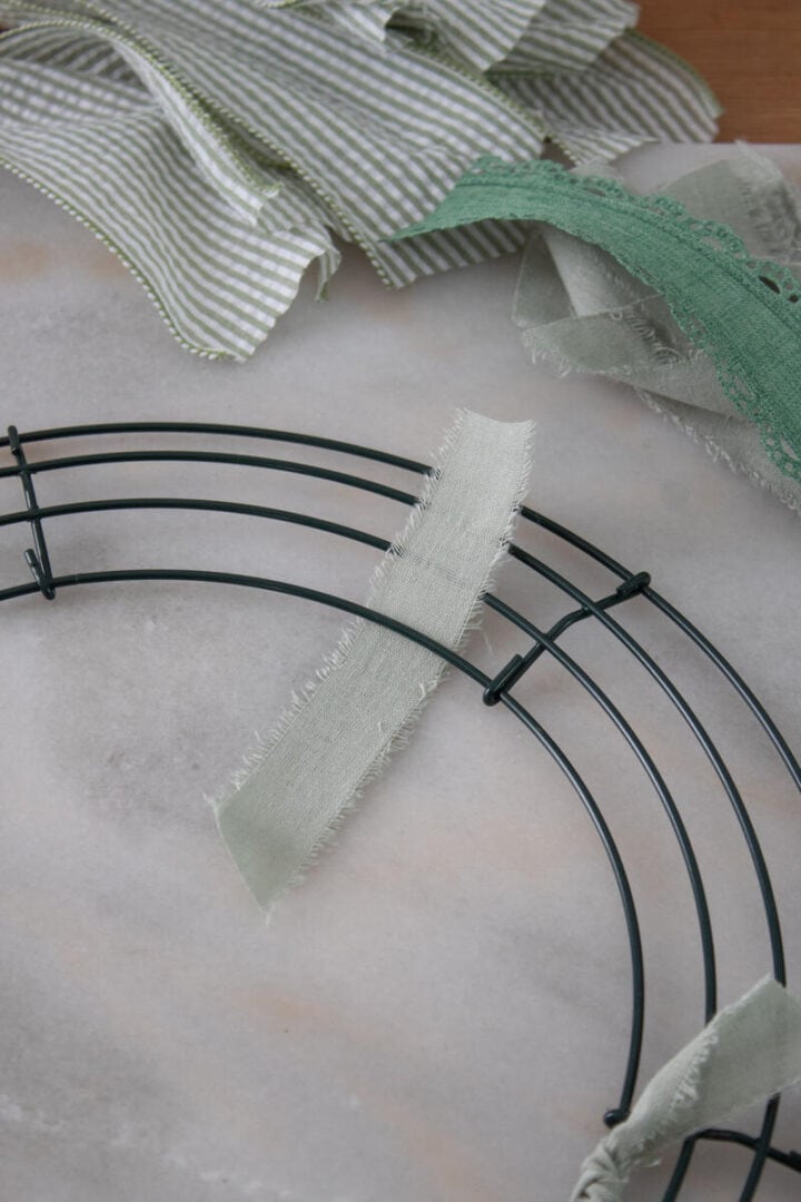 easy-wreath-ideas - DIY ribbon wreath