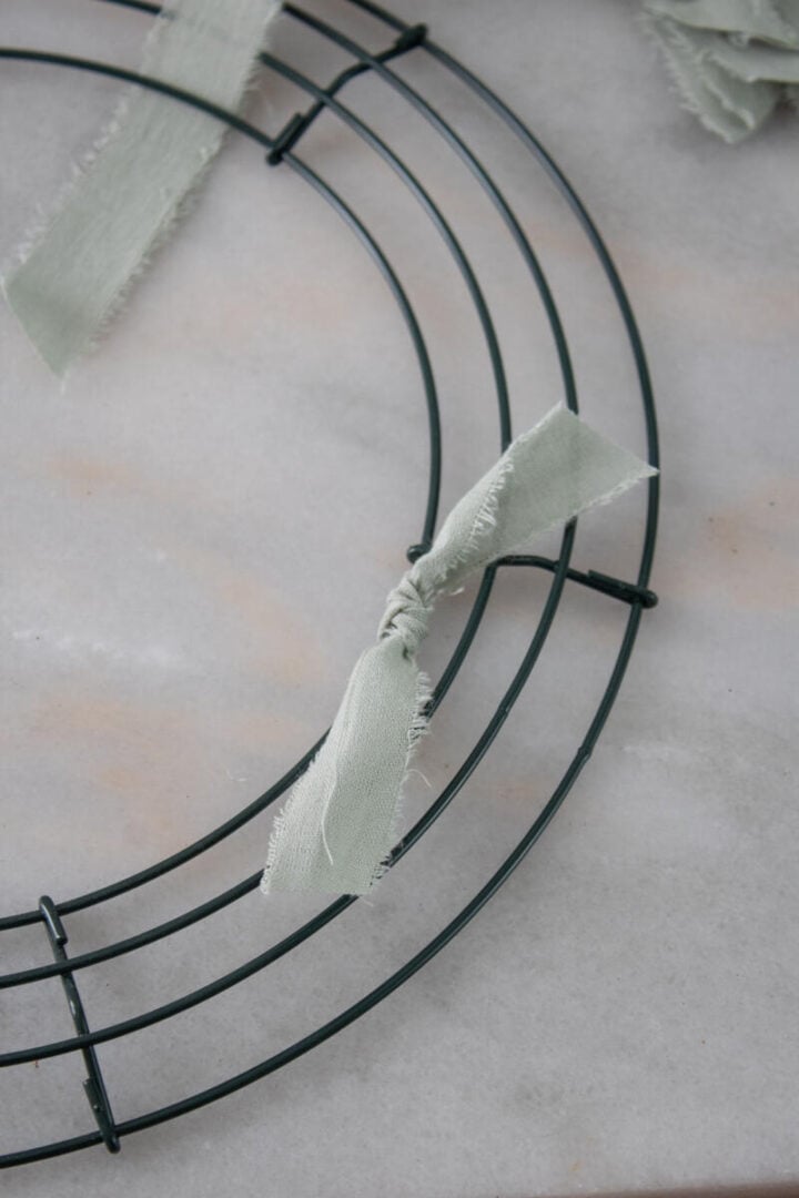 how-to-make-a-wreath-with-fabric