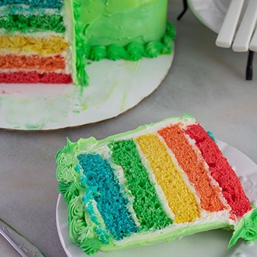 FI-Shamrock-cake-with-rainbow-inside
