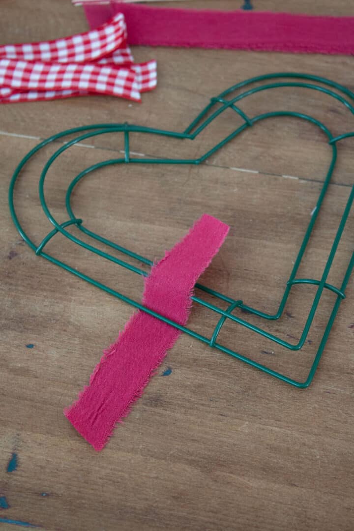 easy-ribbon-wreath-how-to